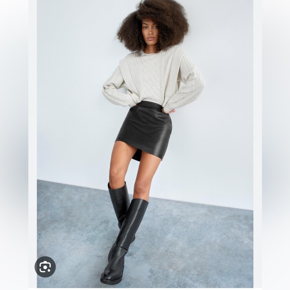 Babaton black slip on faux/ vegan leather mini dress with big two side pockets M - Picture 6 of 15